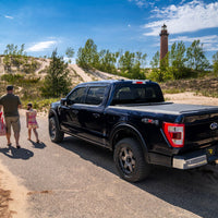 Roll-N-Lock 2020 Jeep Gladiator 5ft bed (w/ Trail Rail System) M-Series Retractable Tonneau Cover